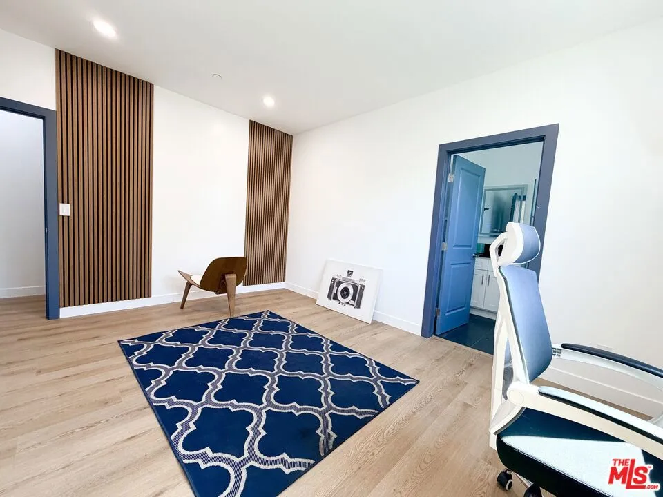 4627 Rosewood Avenue Los Angeles, CA 90004