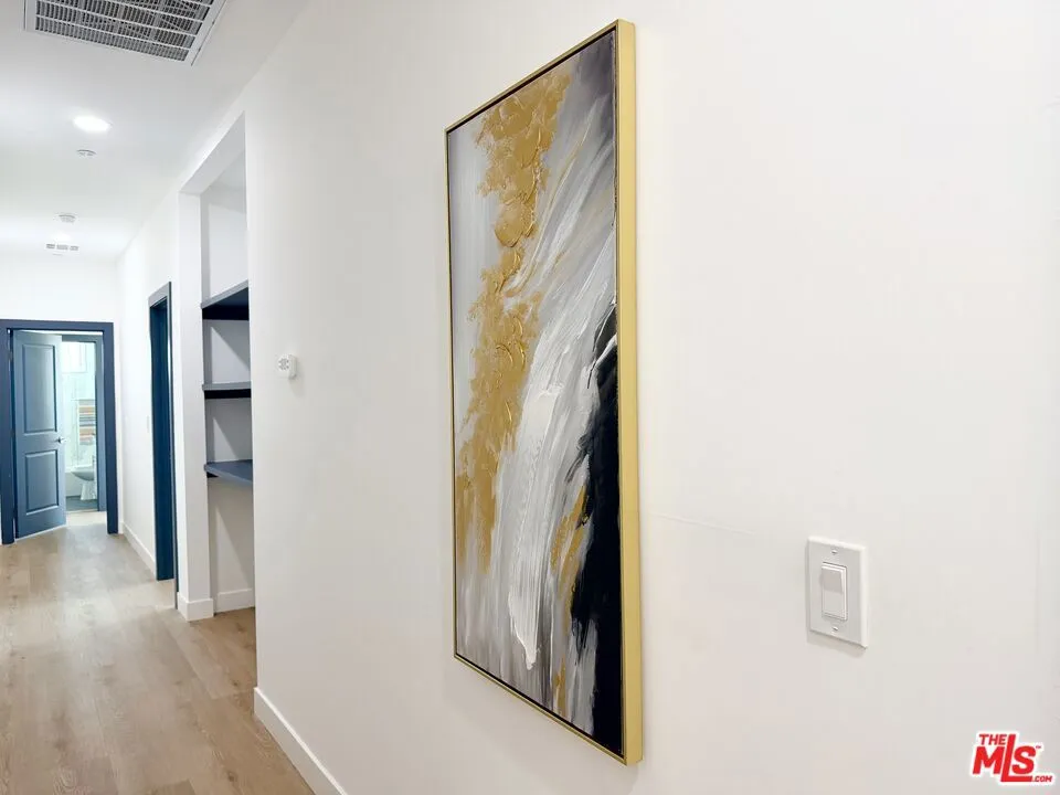 4627 Rosewood Avenue Los Angeles, CA 90004