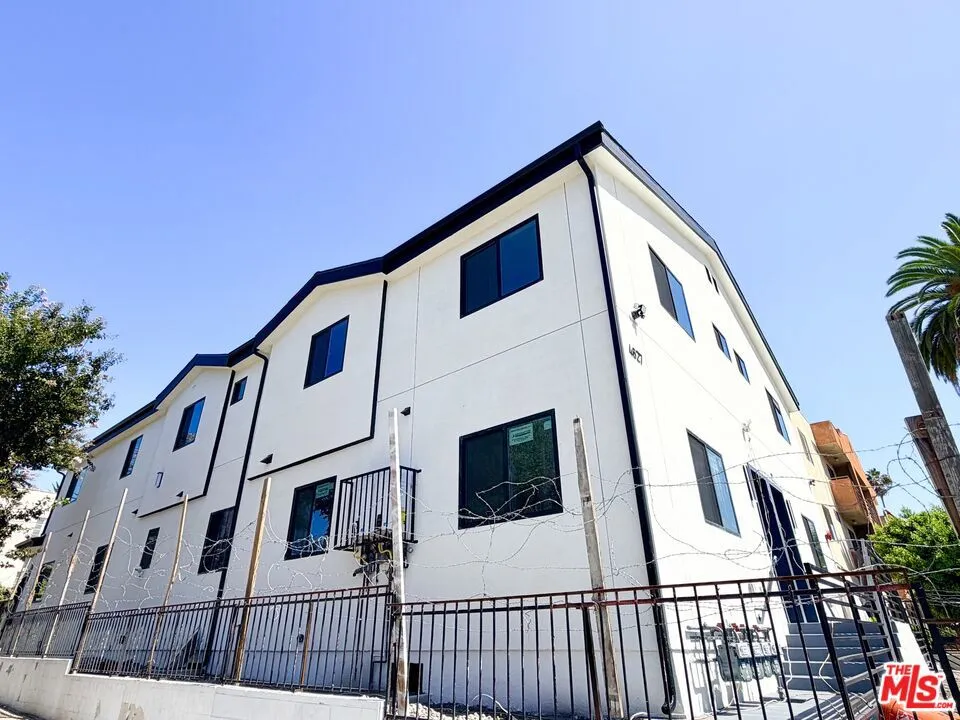 4627 Rosewood Avenue Los Angeles, CA 90004