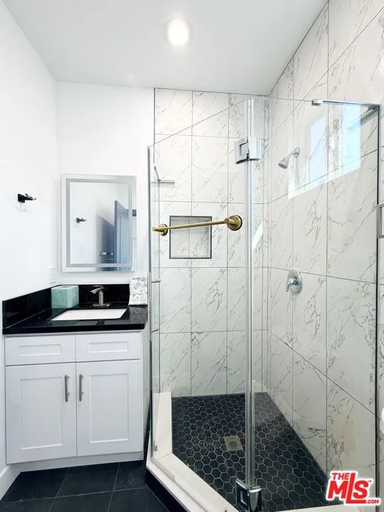 4627 Rosewood Avenue Los Angeles, CA 90004