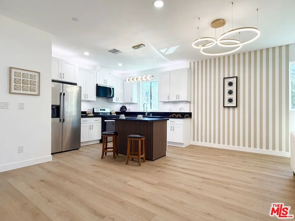 4627 Rosewood Avenue Los Angeles, CA 90004