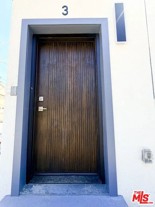 4627 Rosewood Avenue Los Angeles, CA 90004