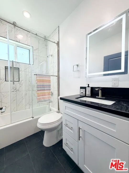 4627 Rosewood Avenue Los Angeles, CA 90004