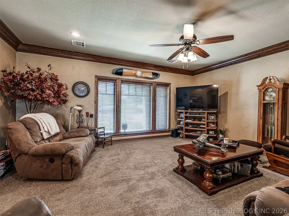 40800 3988 ROAD Collinsville, OK 74021
