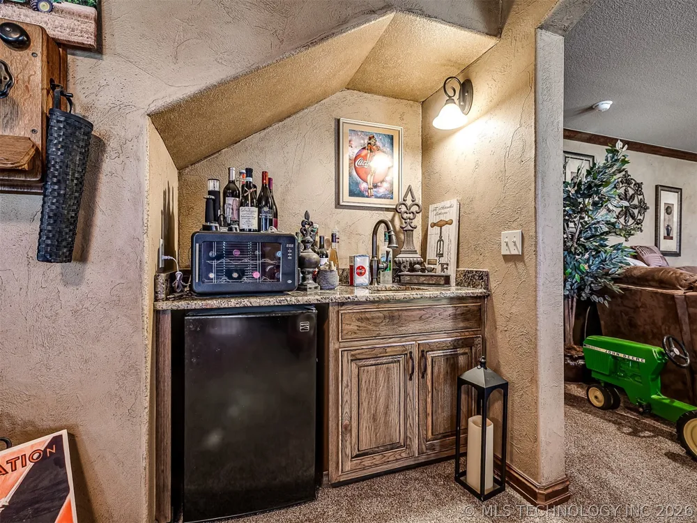 40800 3988 ROAD Collinsville, OK 74021