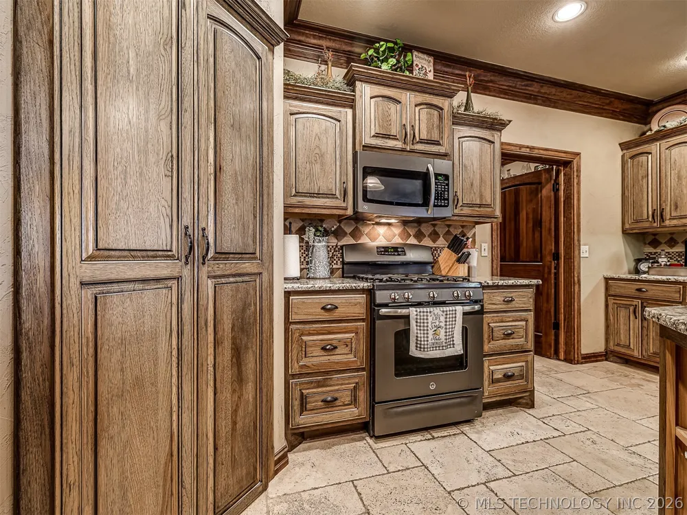 40800 3988 ROAD Collinsville, OK 74021