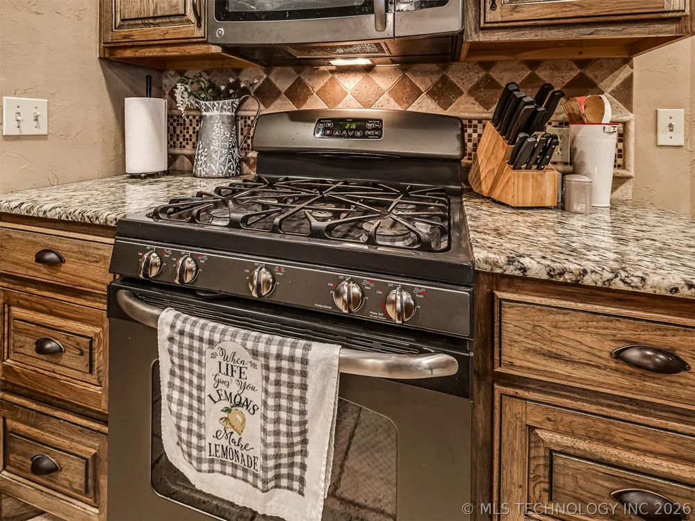 40800 3988 ROAD Collinsville, OK 74021