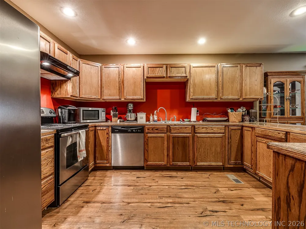 40800 3988 ROAD Collinsville, OK 74021
