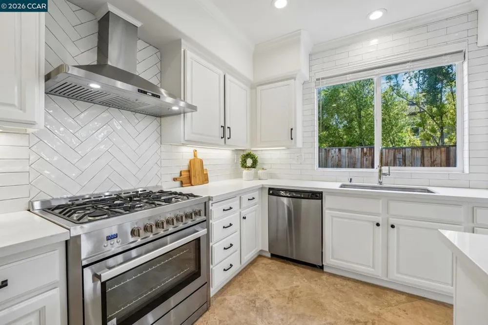4926 Redwood Ave Dublin, CA 94568