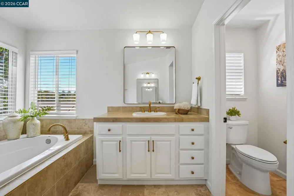 4926 Redwood Ave Dublin, CA 94568