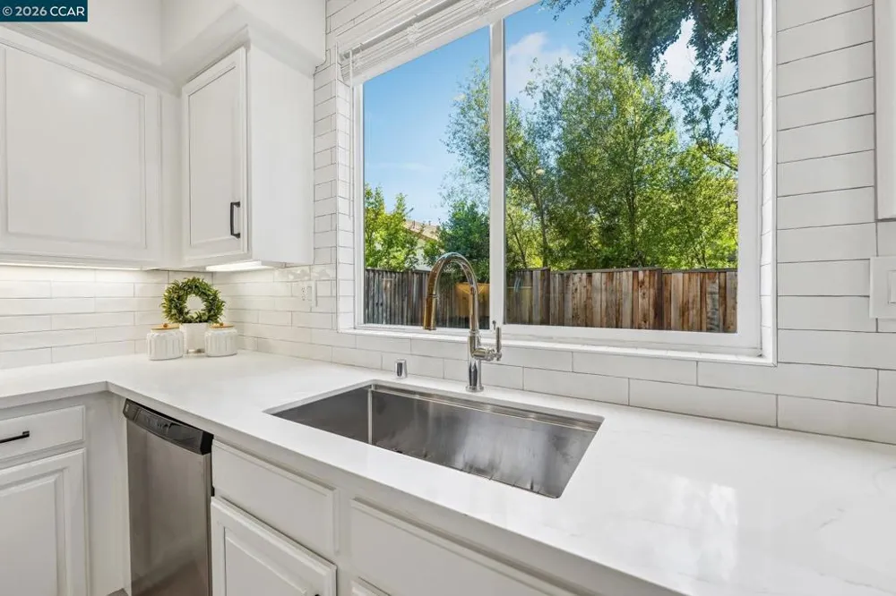 4926 Redwood Ave Dublin, CA 94568