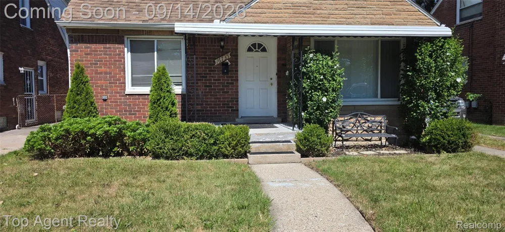 16735 Lincoln Avenue SE Eastpointe City, MI 48021