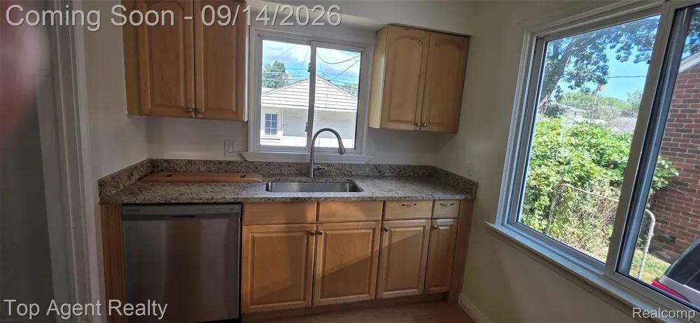 16735 Lincoln Avenue SE Eastpointe City, MI 48021