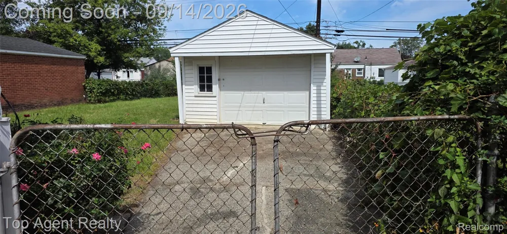 16735 Lincoln Avenue SE Eastpointe City, MI 48021