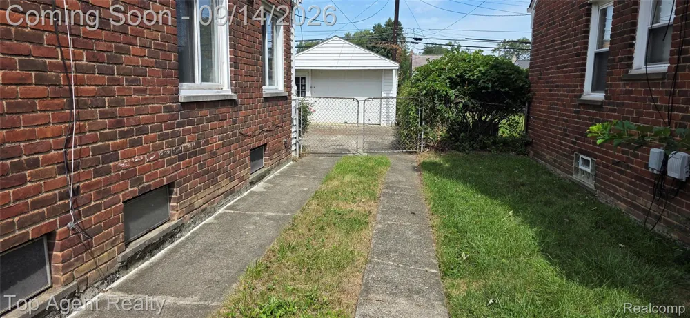 16735 Lincoln Avenue SE Eastpointe City, MI 48021