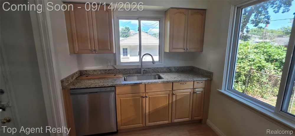 16735 Lincoln Avenue SE Eastpointe City, MI 48021