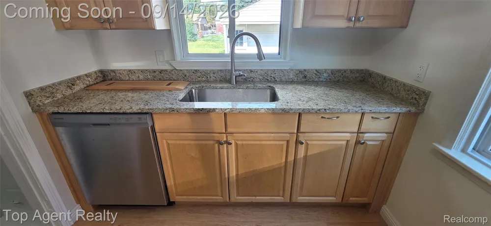 16735 Lincoln Avenue SE Eastpointe City, MI 48021