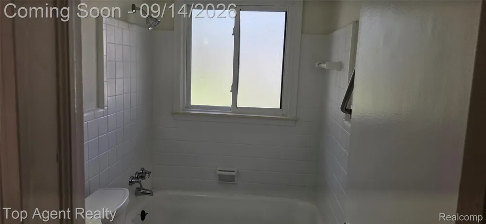 16735 Lincoln Avenue SE Eastpointe City, MI 48021