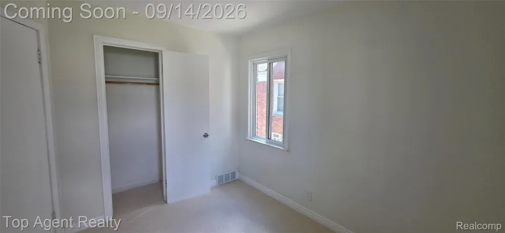 16735 Lincoln Avenue SE Eastpointe City, MI 48021