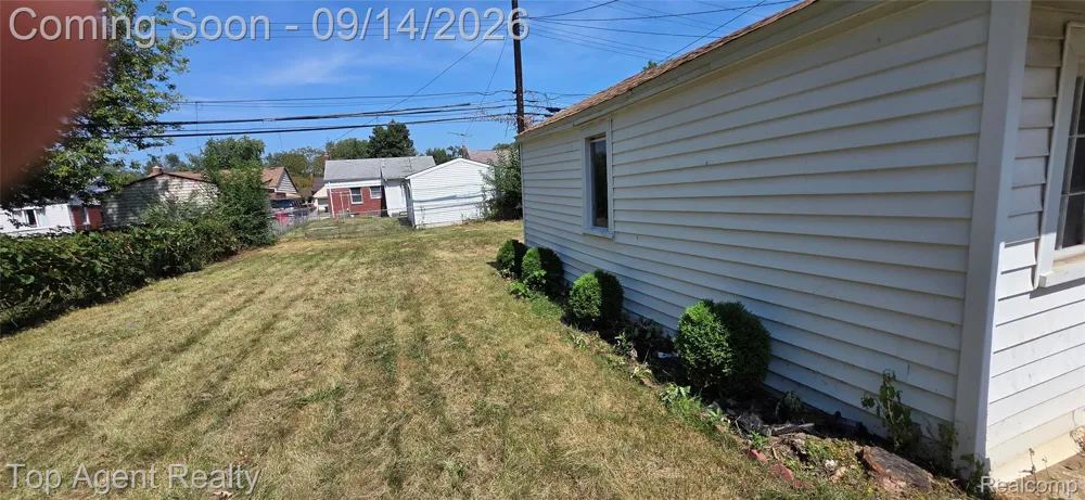 16735 Lincoln Avenue SE Eastpointe City, MI 48021