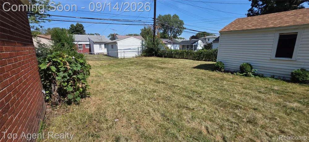 16735 Lincoln Avenue SE Eastpointe City, MI 48021