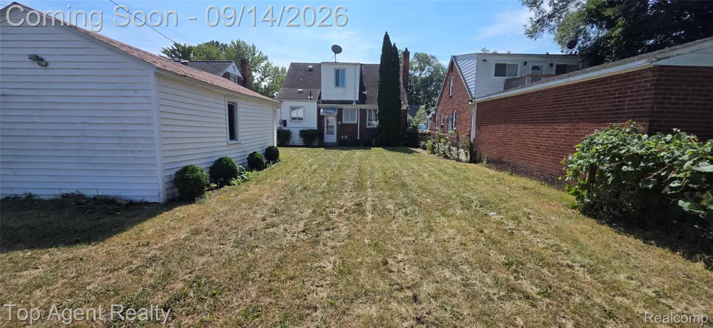 16735 Lincoln Avenue SE Eastpointe City, MI 48021