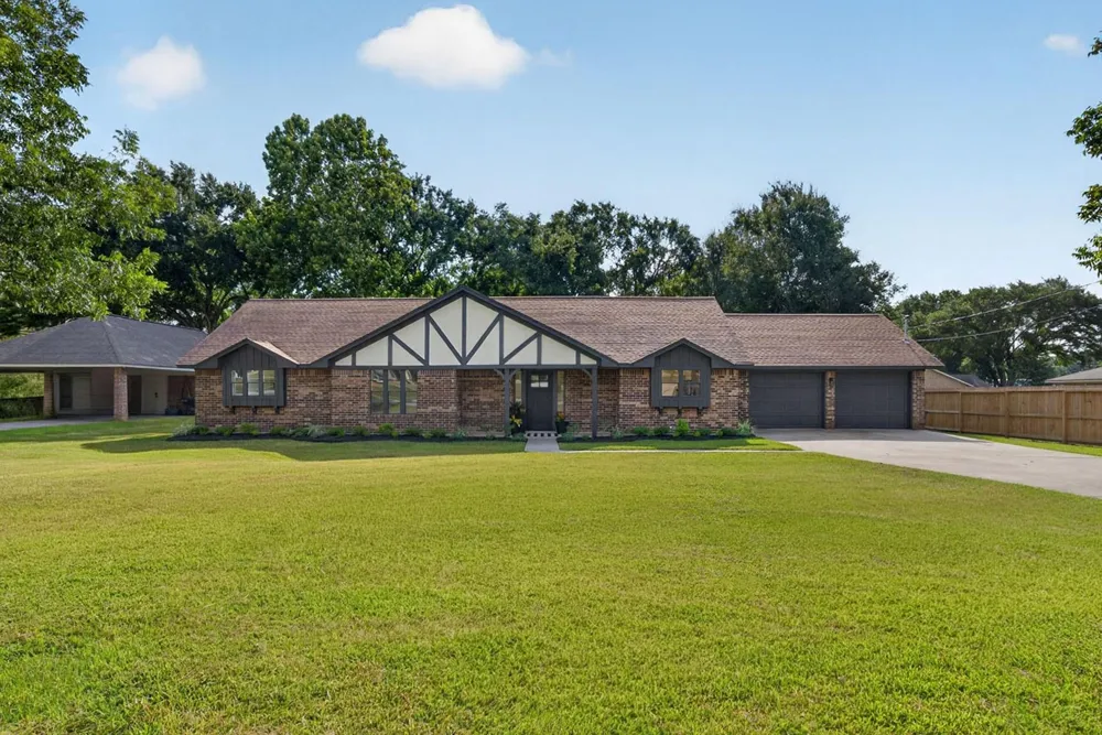 711 Baker Drive Tomball, TX 77375