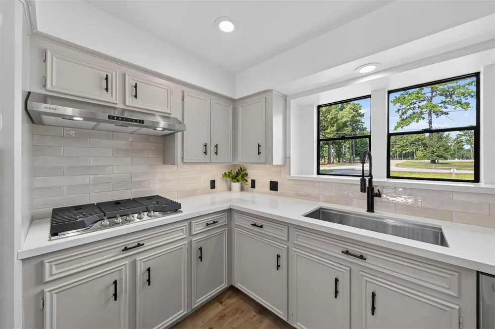 711 Baker Drive Tomball, TX 77375