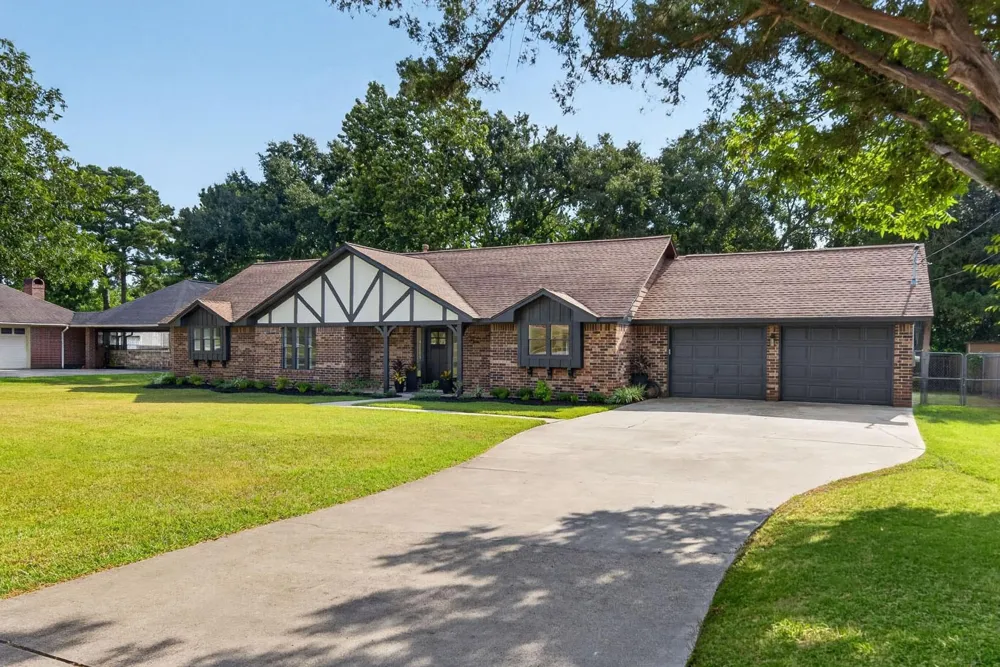 711 Baker Drive Tomball, TX 77375
