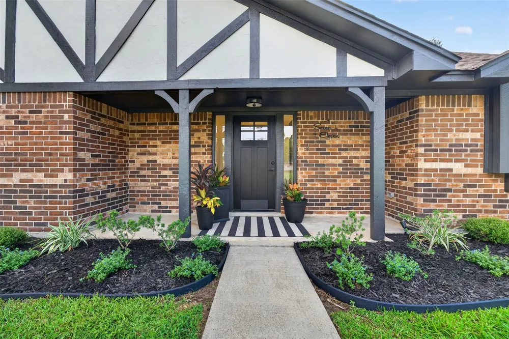 711 Baker Drive Tomball, TX 77375