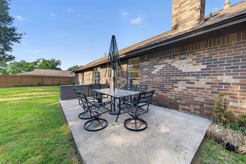 711 Baker Drive Tomball, TX 77375
