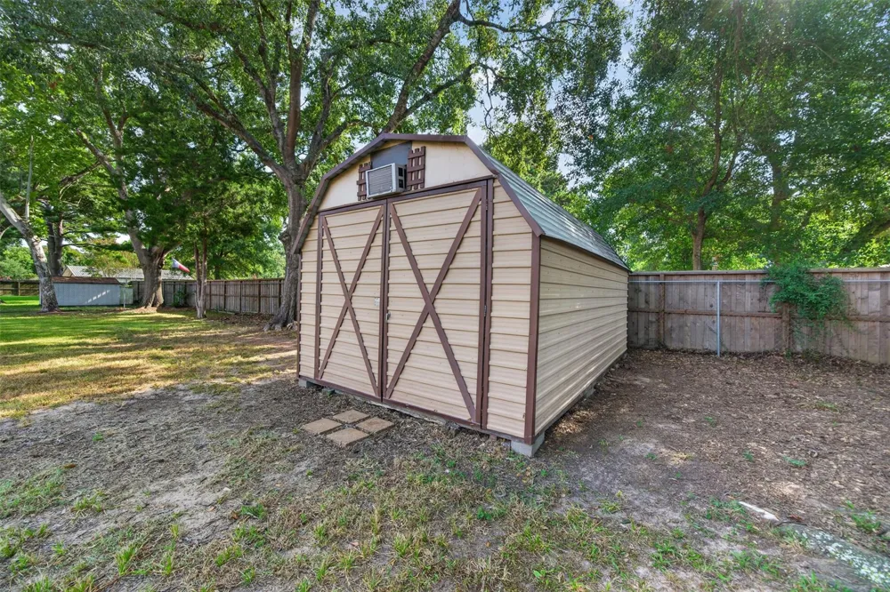711 Baker Drive Tomball, TX 77375