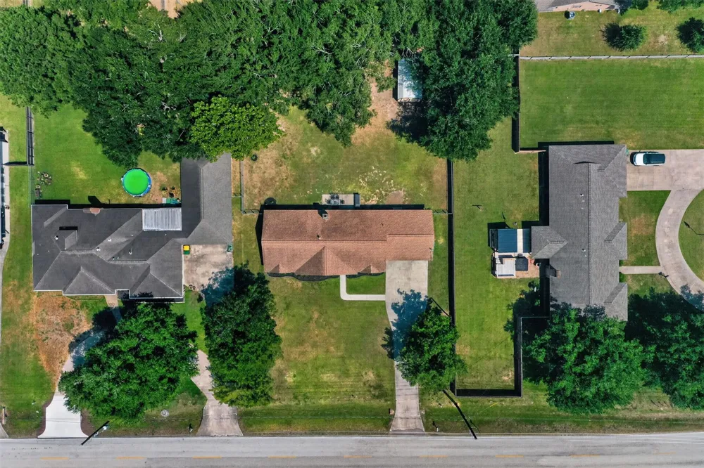 711 Baker Drive Tomball, TX 77375