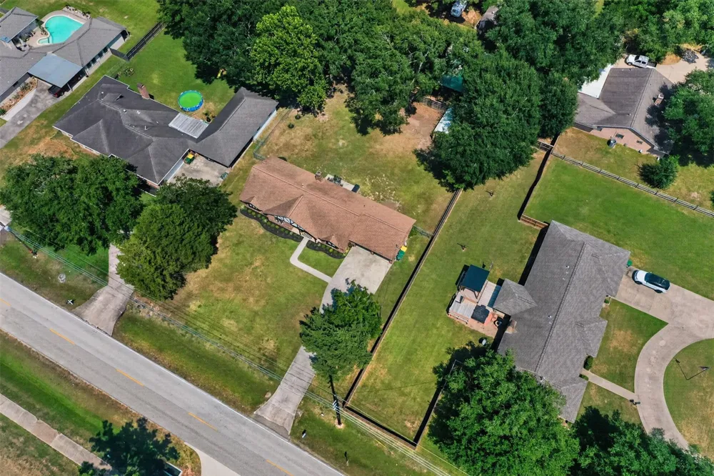 711 Baker Drive Tomball, TX 77375