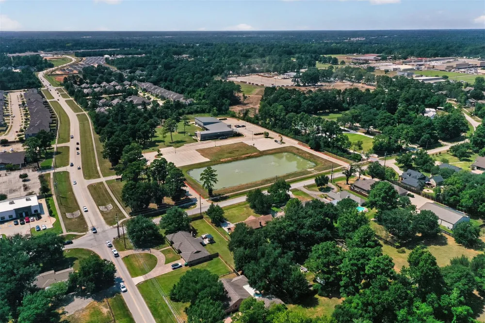711 Baker Drive Tomball, TX 77375