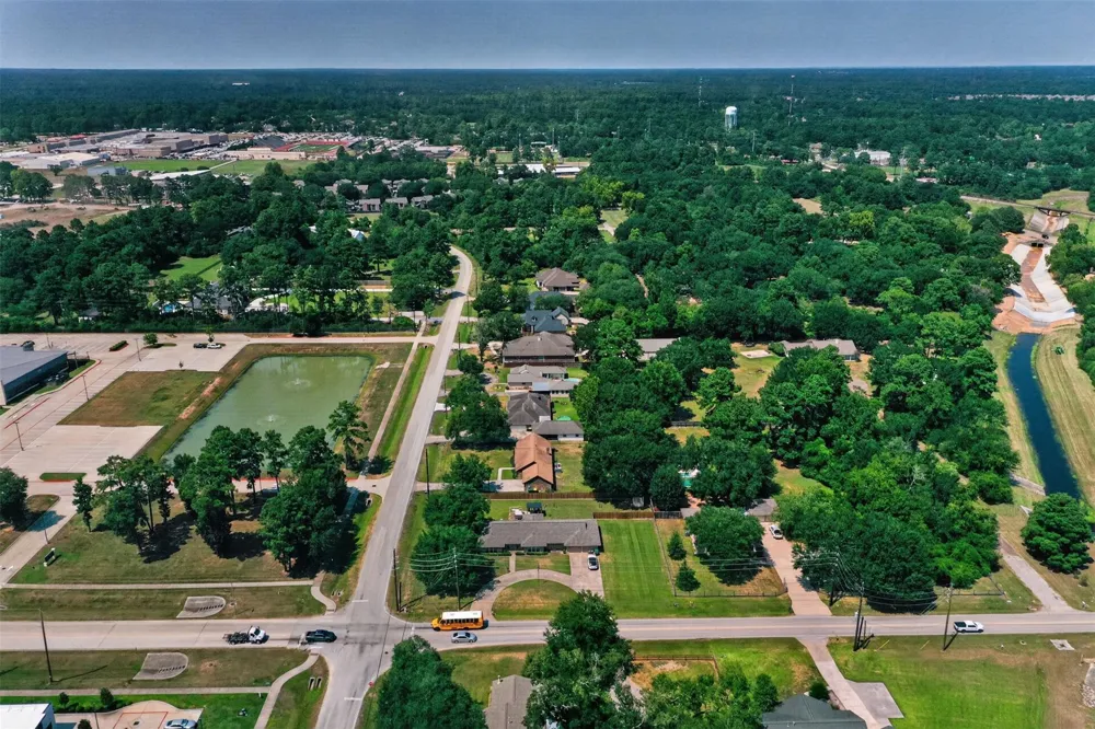711 Baker Drive Tomball, TX 77375
