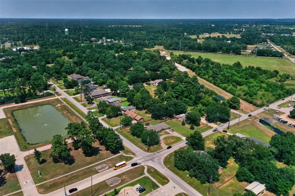 711 Baker Drive Tomball, TX 77375