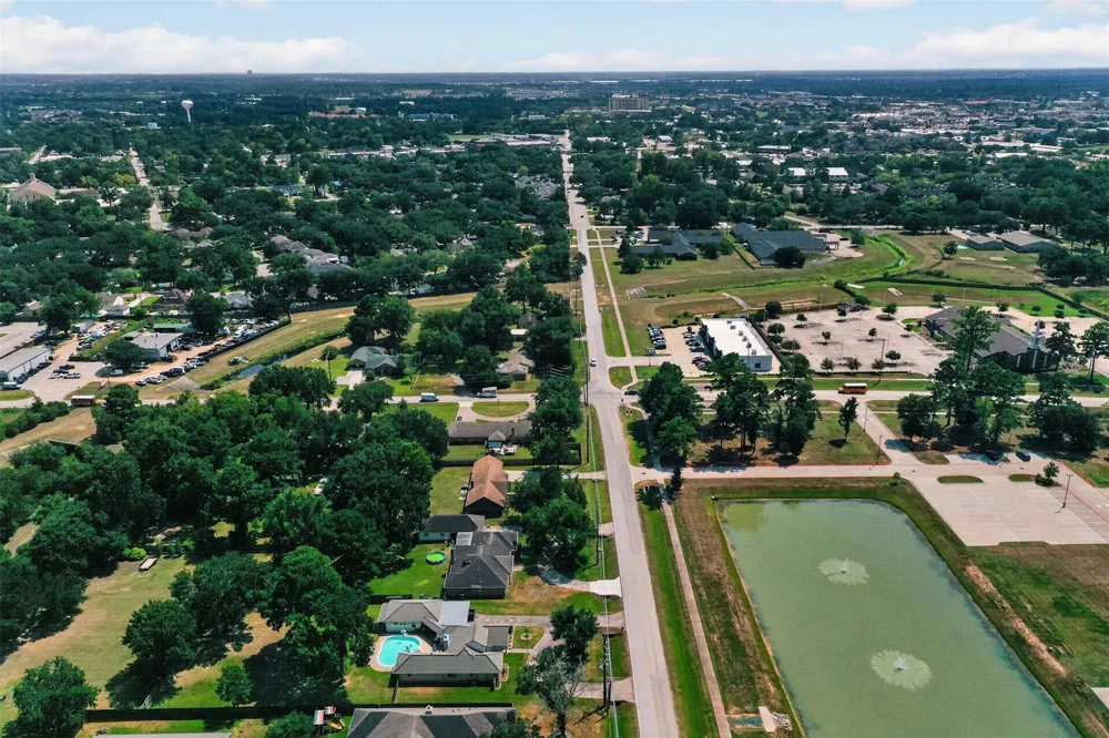 711 Baker Drive Tomball, TX 77375