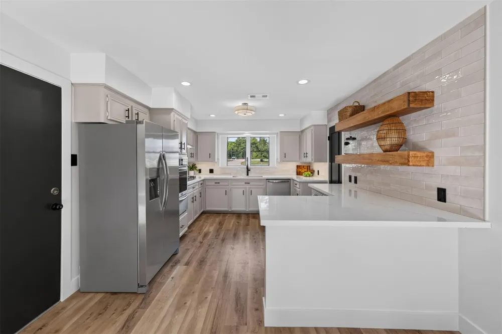 711 Baker Drive Tomball, TX 77375
