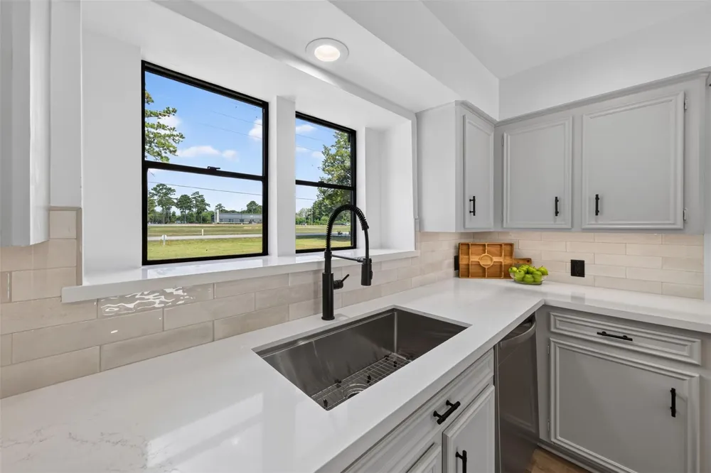 711 Baker Drive Tomball, TX 77375