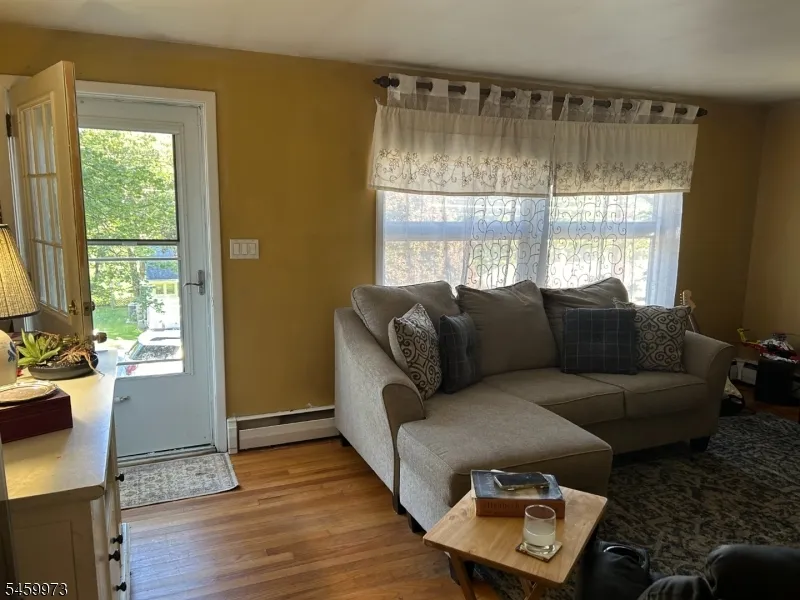 55 Hillside Dr Hamburg, NJ 07419