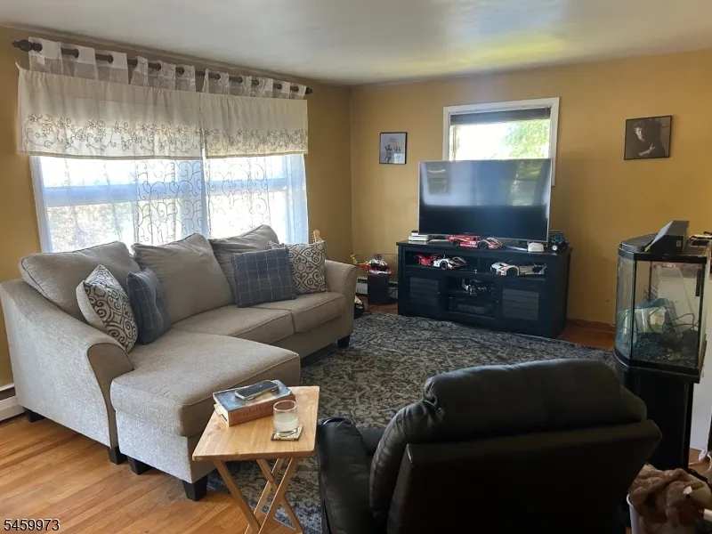 55 Hillside Dr Hamburg, NJ 07419