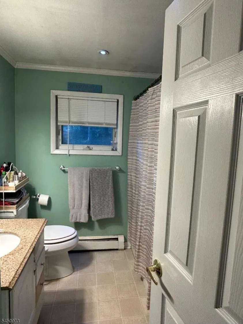 55 Hillside Dr Hamburg, NJ 07419