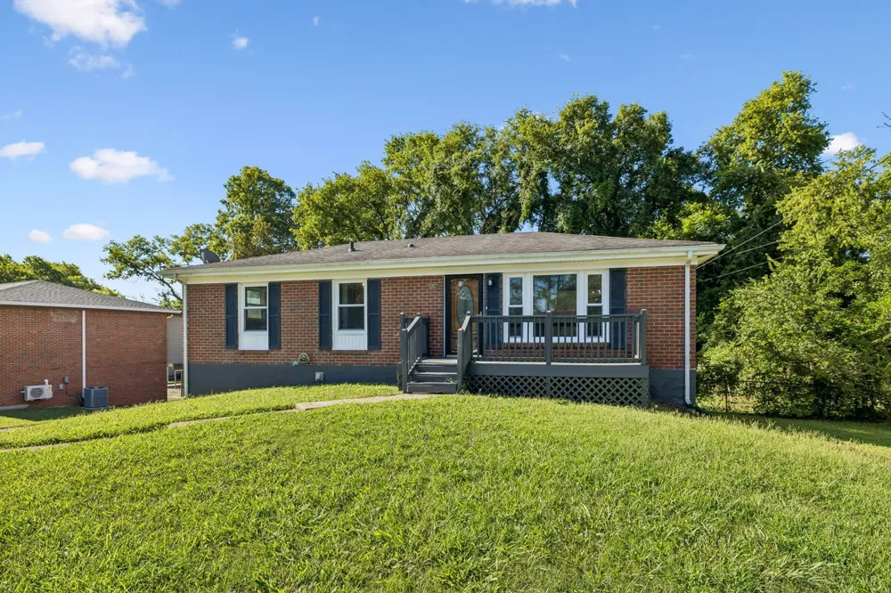 5007 Bonnameade Dr Hermitage, TN 37076