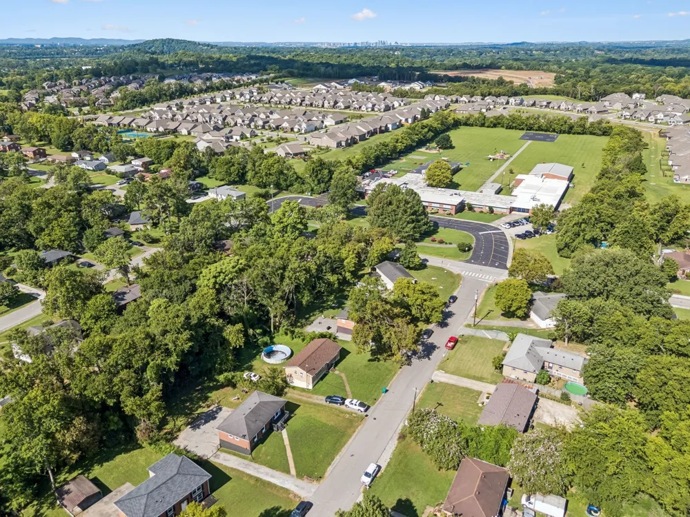 5007 Bonnameade Dr Hermitage, TN 37076