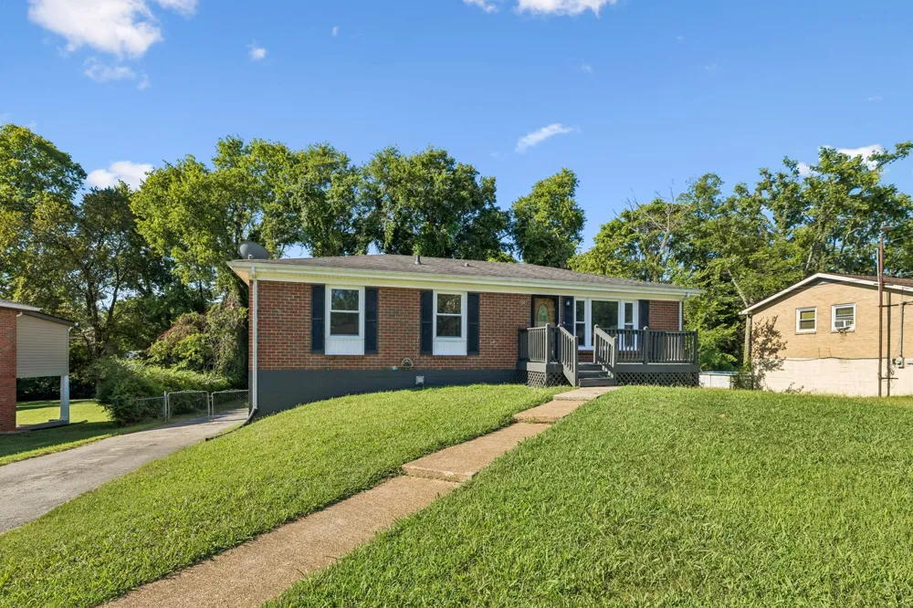 5007 Bonnameade Dr Hermitage, TN 37076