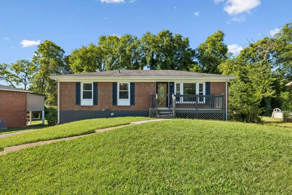 5007 Bonnameade Dr Hermitage, TN 37076