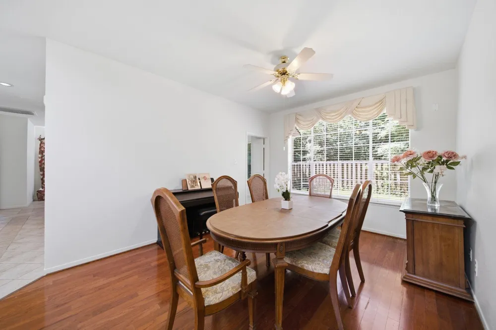 96 E Lakeridge Drive The Woodlands, TX 77381