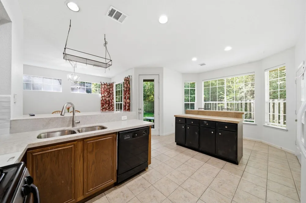96 E Lakeridge Drive The Woodlands, TX 77381