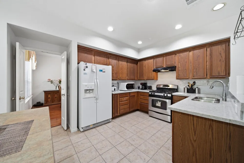 96 E Lakeridge Drive The Woodlands, TX 77381